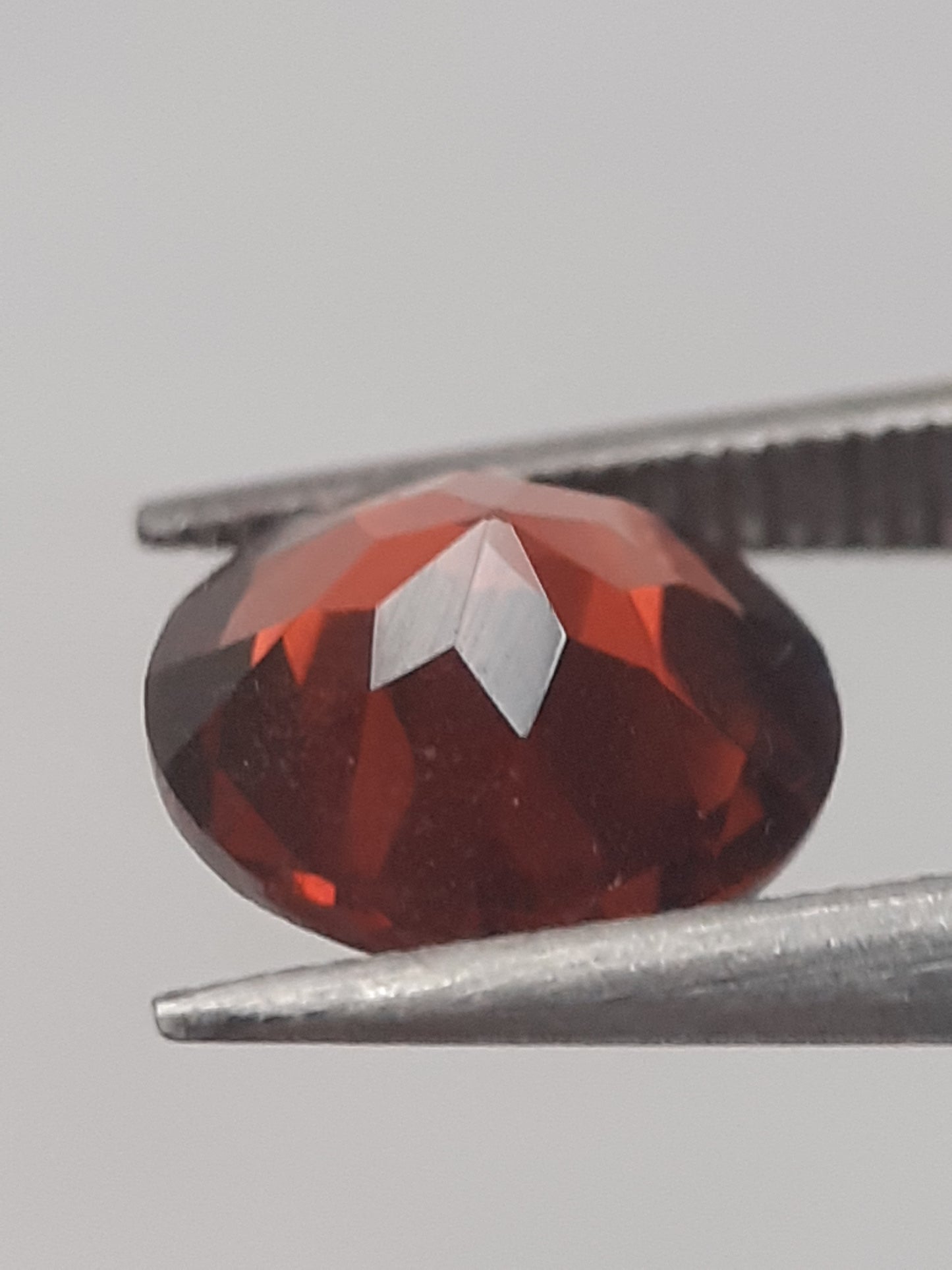 Natural Red Rhodolite Garnet - 1.324 ct - round - unheated - Natural Gems Belgium