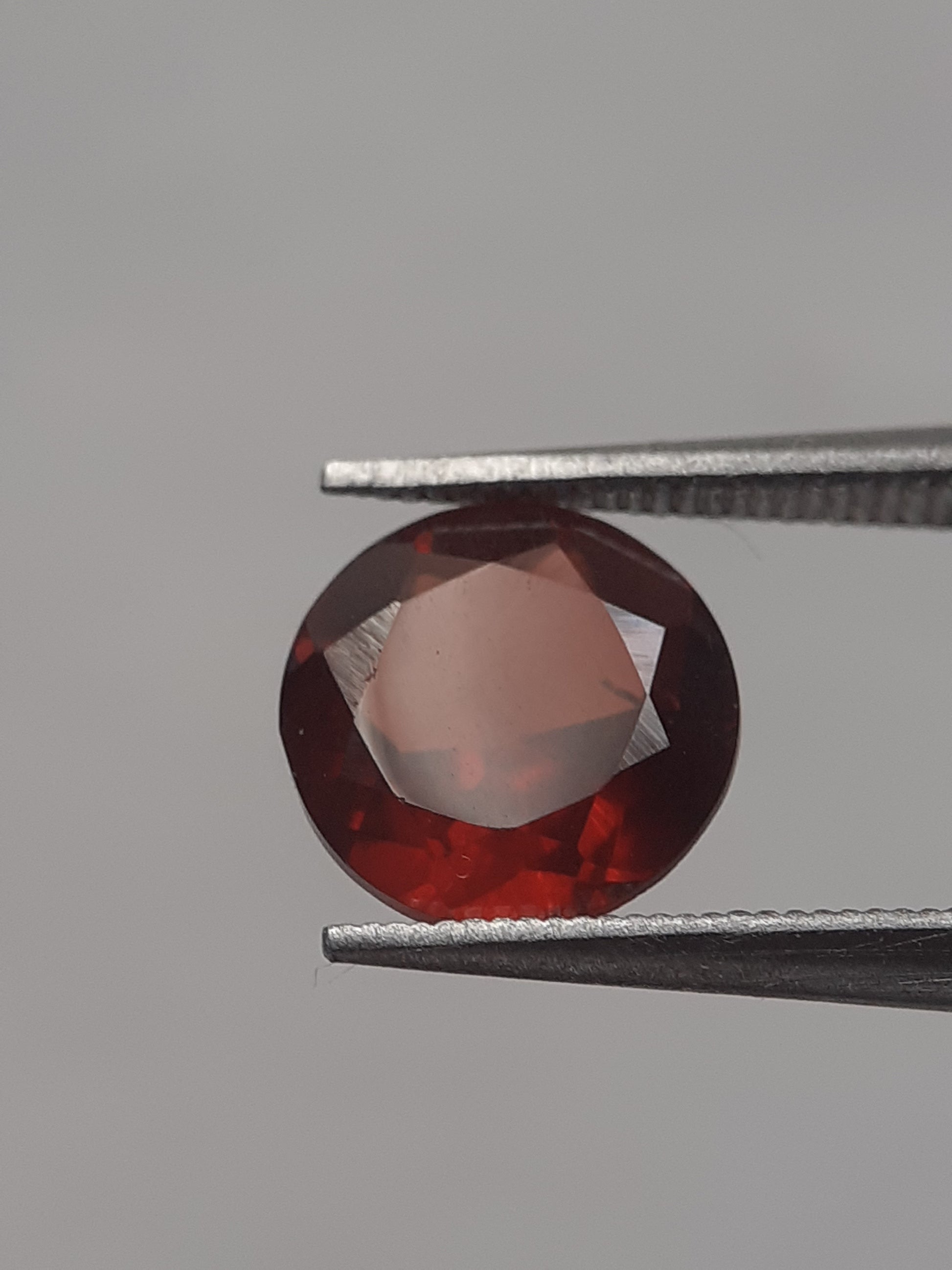 Natural Red Rhodolite Garnet - 1.475 ct - round - unheated - Natural Gems Belgium