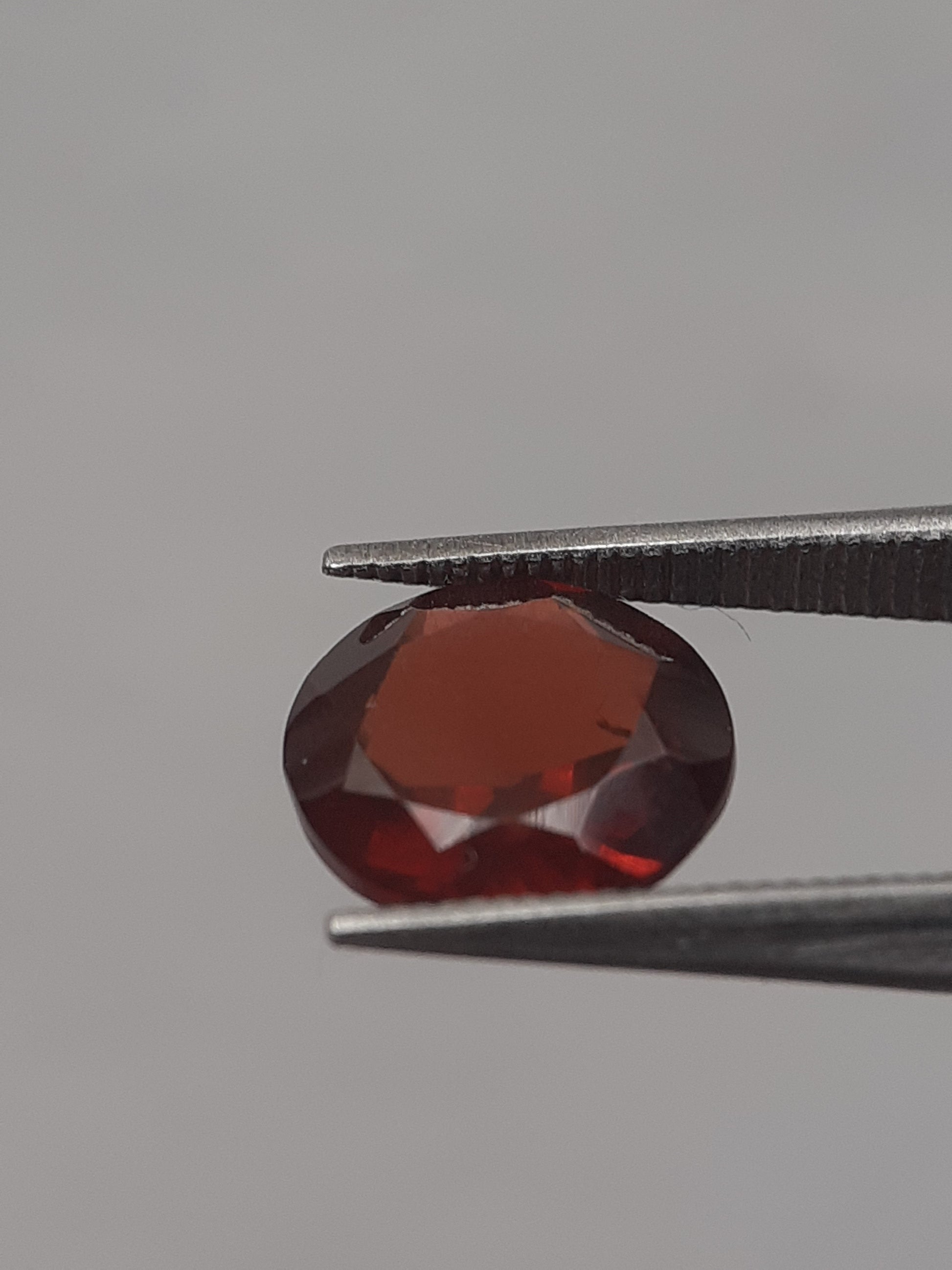 Natural Red Rhodolite Garnet - 1.475 ct - round - unheated - Natural Gems Belgium