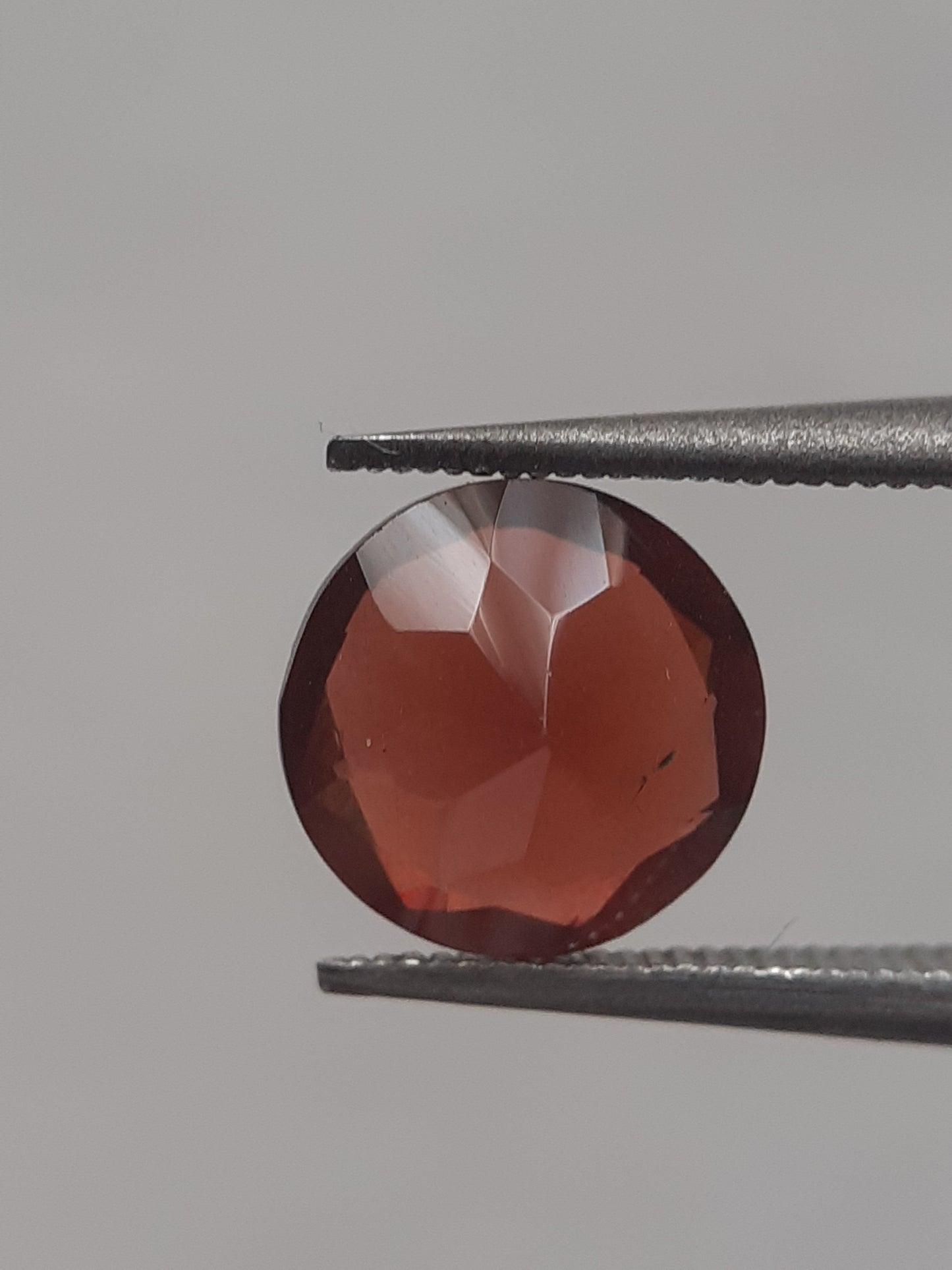 Natural Red Rhodolite Garnet - 1.475 ct - round - unheated - Natural Gems Belgium