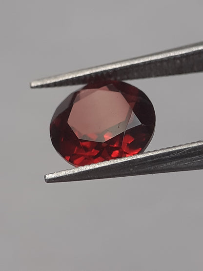 Natural Red Rhodolite Garnet - 1.384 ct - round - unheated - Natural Gems Belgium