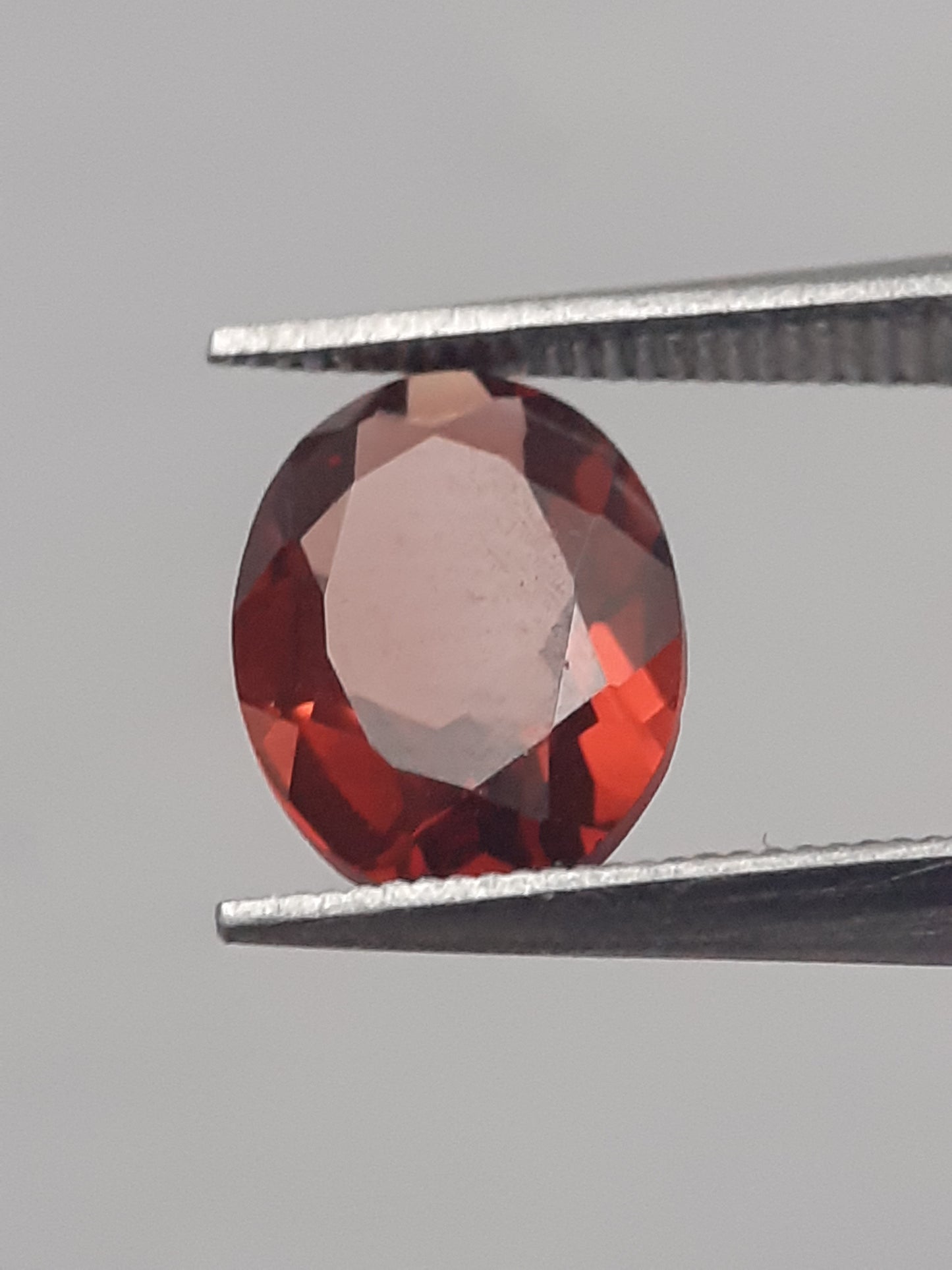 Natural red Rhodolite Garnet - 1.169 ct - oval - unheated