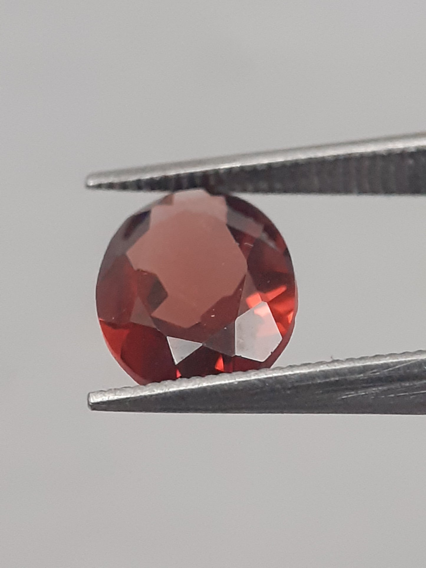 Natural red Rhodolite Garnet - 1.169 ct - oval - unheated