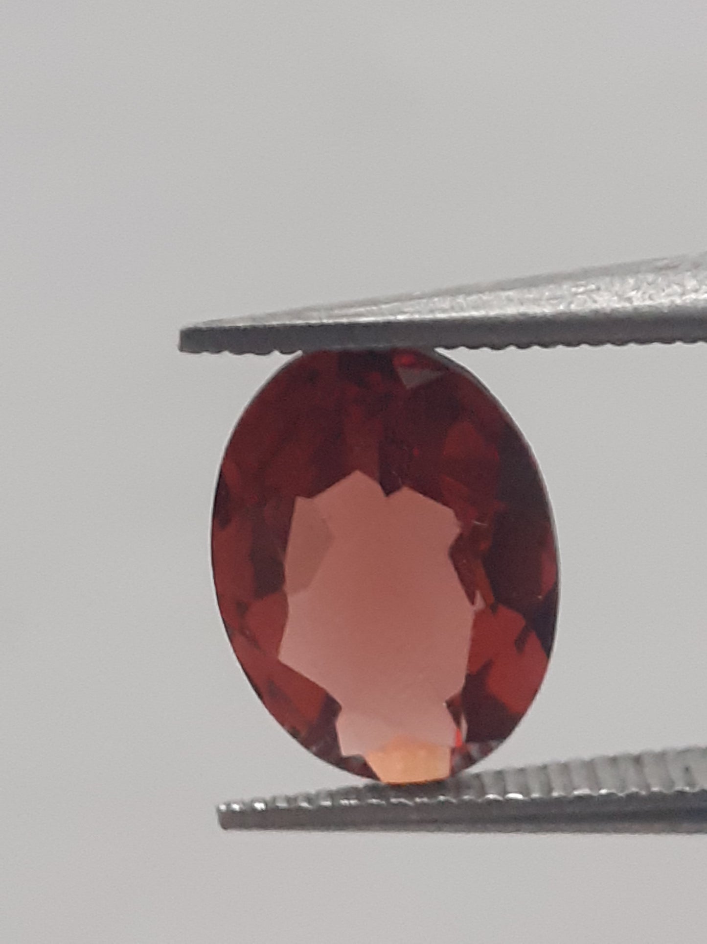 Natural red Rhodolite Garnet - 1.169 ct - oval - unheated