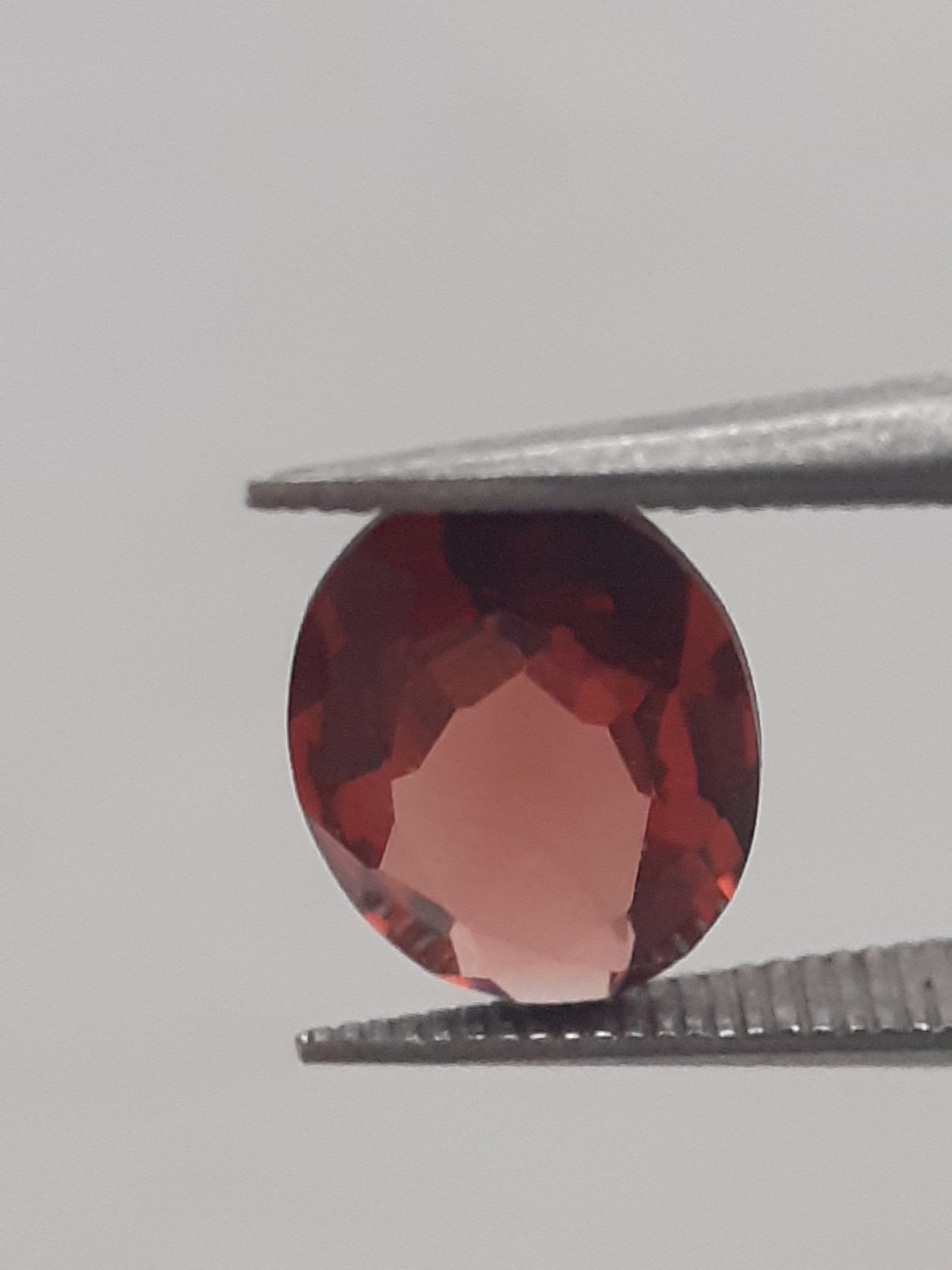 Natural red Rhodolite Garnet - 1.169 ct - oval - unheated