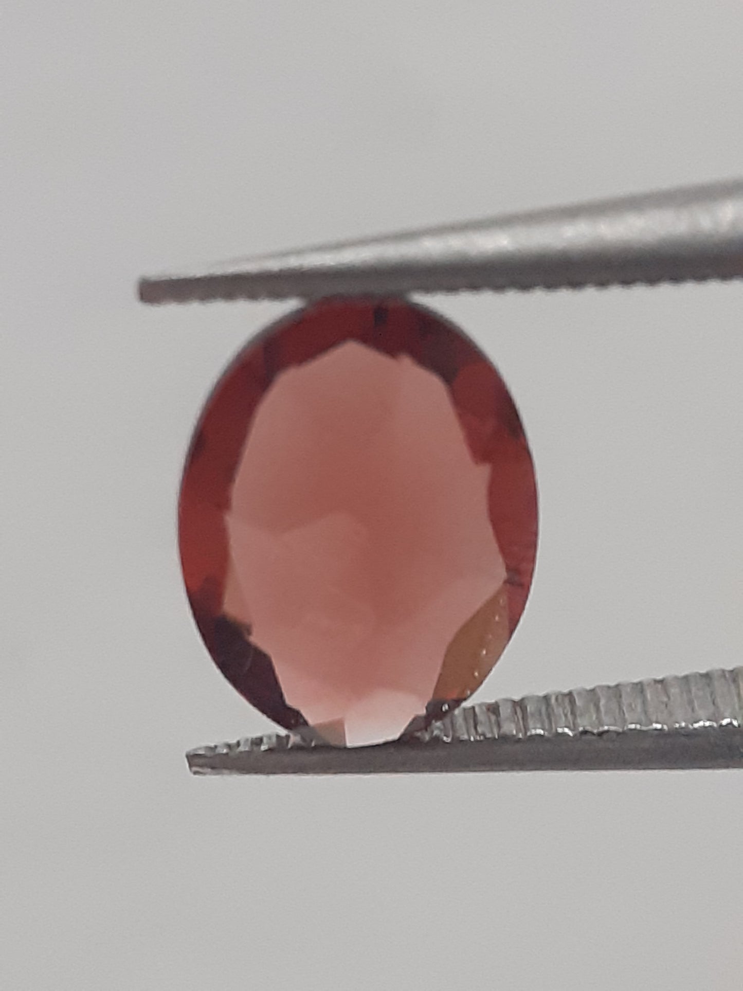 Natural red Rhodolite Garnet - 1.169 ct - oval - unheated