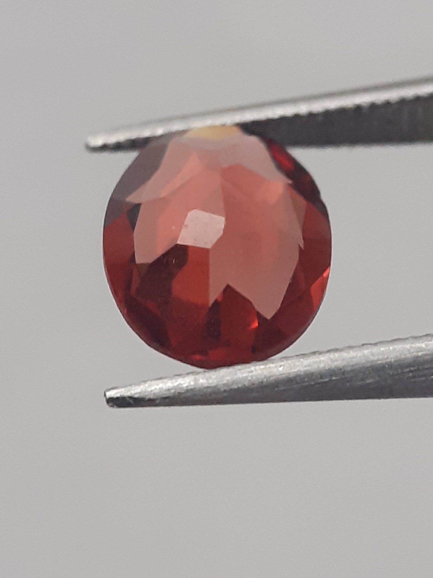 Natural red Rhodolite Garnet - 1.169 ct - oval - unheated