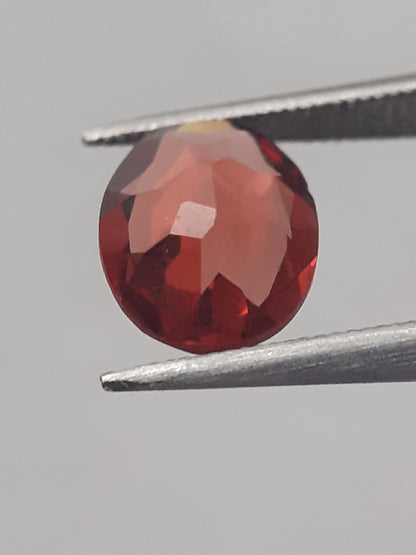 Natural red Rhodolite Garnet - 1.169 ct - oval - unheated