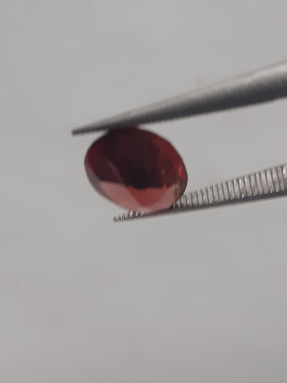 Natural red Rhodolite Garnet - 1.665 ct - oval - unheated