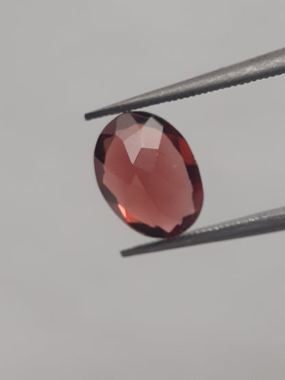 Natural red Rhodolite Garnet - 1.665 ct - oval - unheated