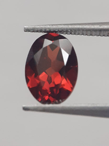 Natural red Rhodolite Garnet - 0.979 ct - oval - unheated