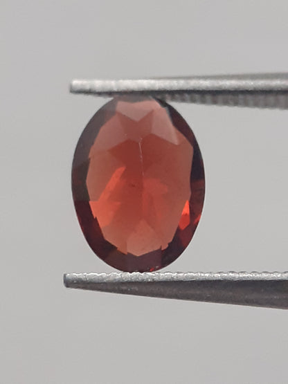 Natural red Rhodolite Garnet - 0.979 ct - oval - unheated