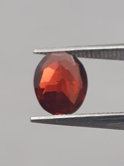 Natural red Rhodolite Garnet - 0.979 ct - oval - unheated