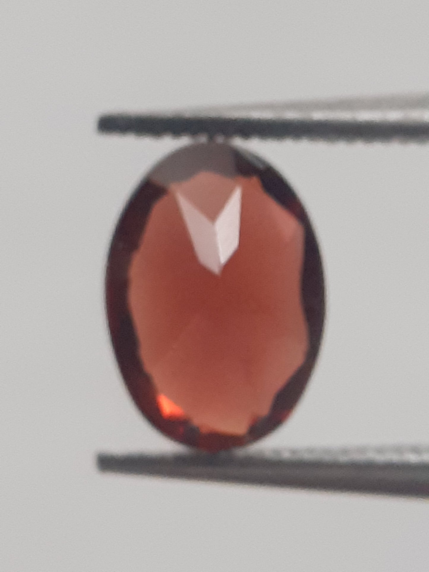 Natural red Rhodolite Garnet - 0.979 ct - oval - unheated