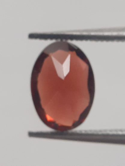 Natural red Rhodolite Garnet - 0.979 ct - oval - unheated