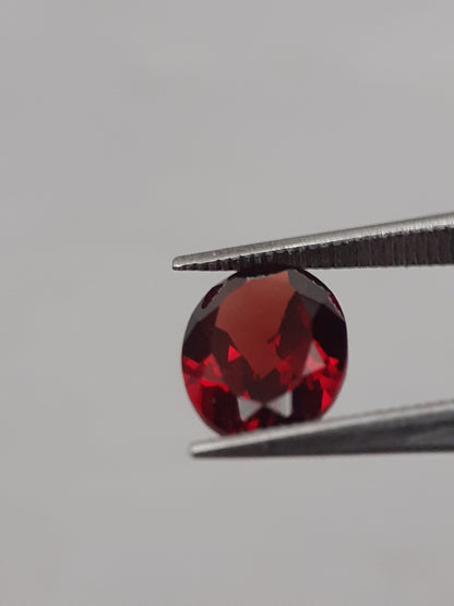 Natural red Rhodolite Garnet - 1.205 ct - oval - unheated