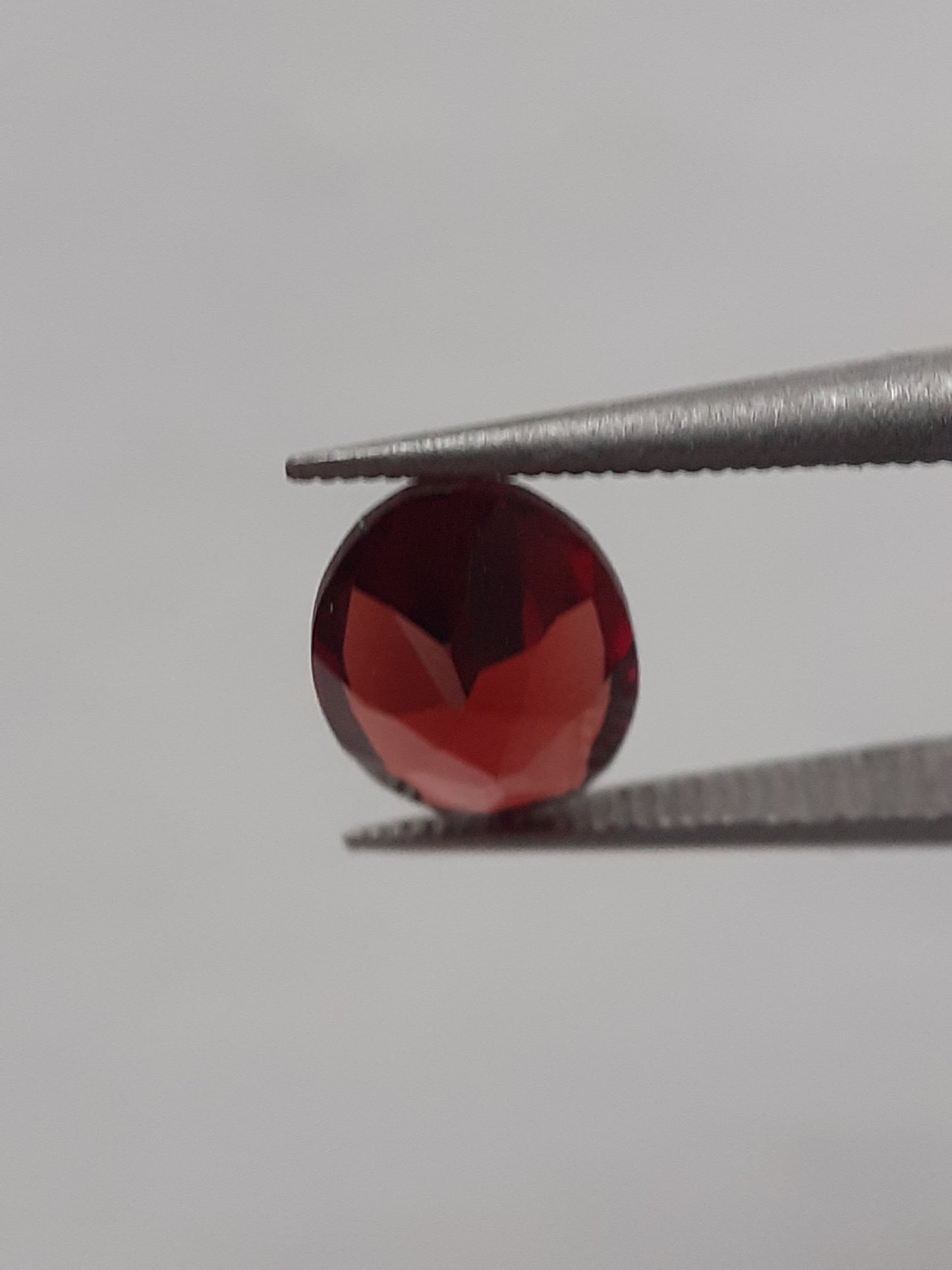 Natural red Rhodolite Garnet - 1.205 ct - oval - unheated