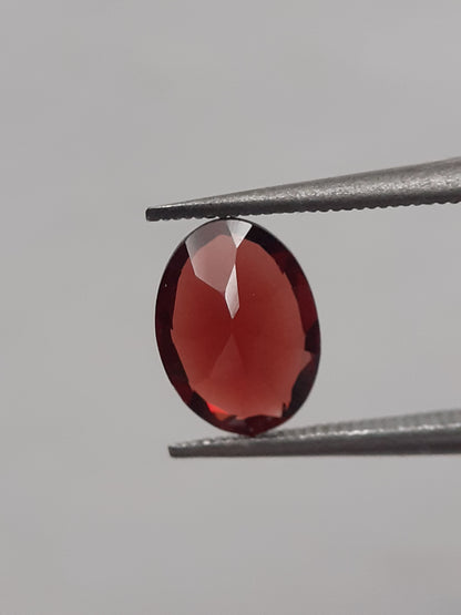 Natural red Rhodolite Garnet - 1.205 ct - oval - unheated