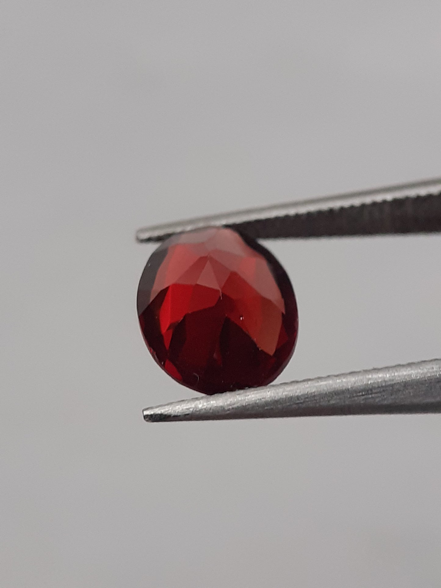 Natural red Rhodolite Garnet - 1.205 ct - oval - unheated