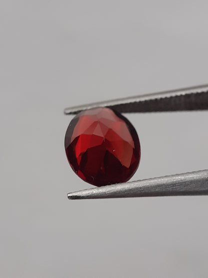 Natural red Rhodolite Garnet - 1.205 ct - oval - unheated