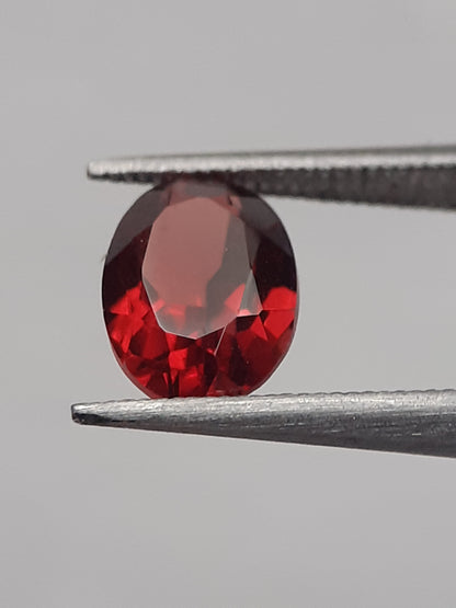 Natural red Rhodolite Garnet - 1.073 ct - oval - unheated