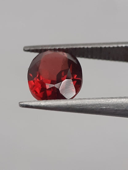 Natural red Rhodolite Garnet - 1.073 ct - oval - unheated