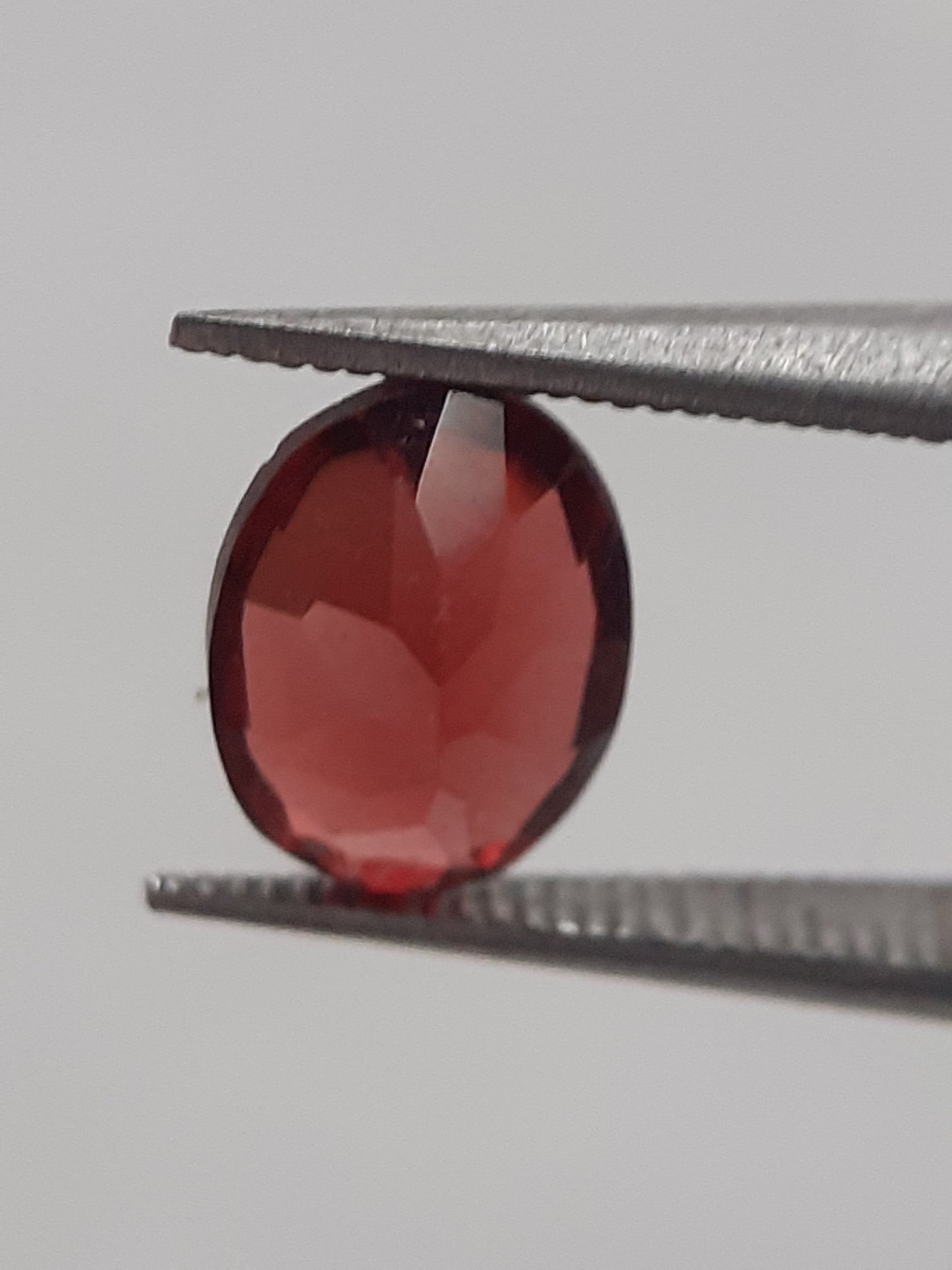 Natural red Rhodolite Garnet - 1.073 ct - oval - unheated