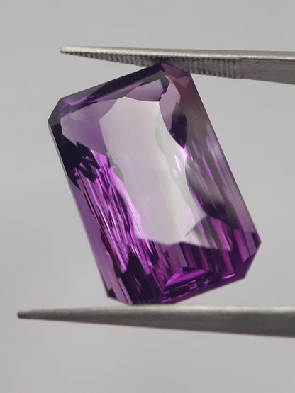 Natural deep purple Amethyst - 14.473 ct - octagon - unheated