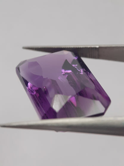 Natural deep purple Amethyst - 14.473 ct - octagon - unheated