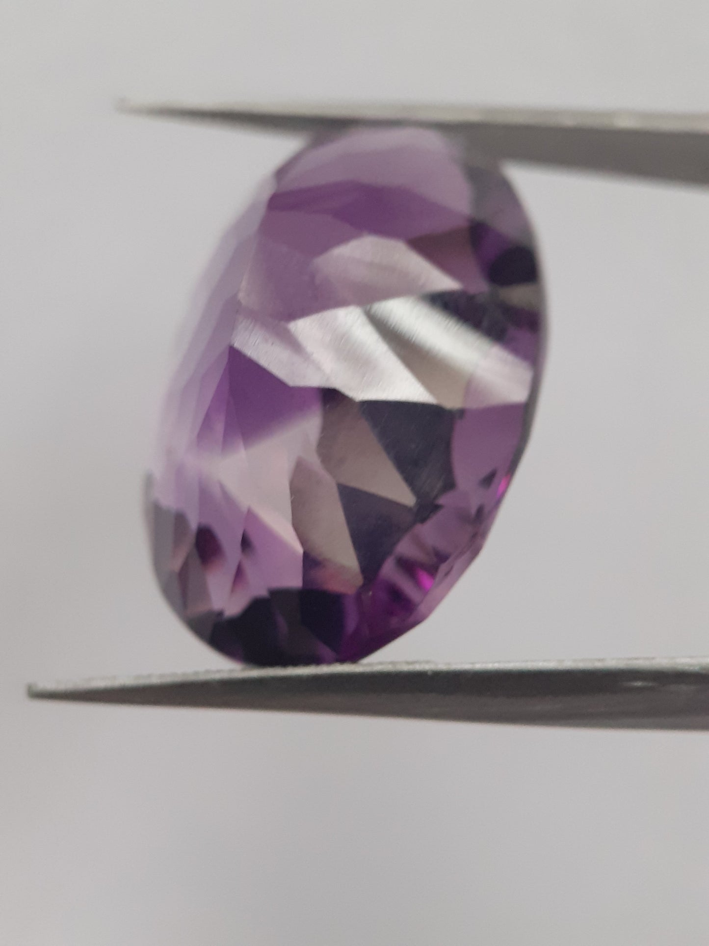 Natural medium purple Amethyst - 19.097 ct - oval - unheated