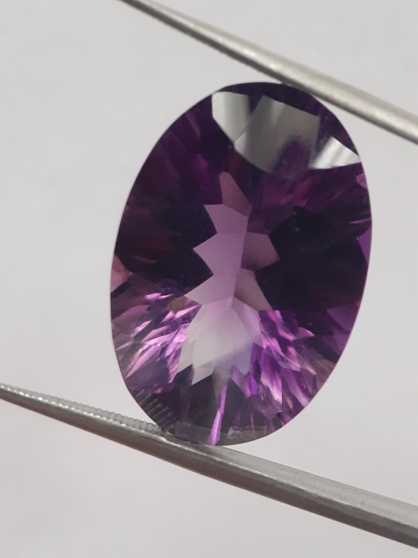 Natural medium purple Amethyst - 19.097 ct - oval - unheated