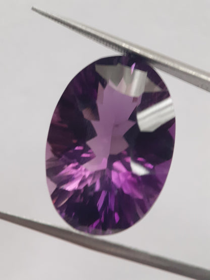 Natural medium purple Amethyst - 19.097 ct - oval - unheated