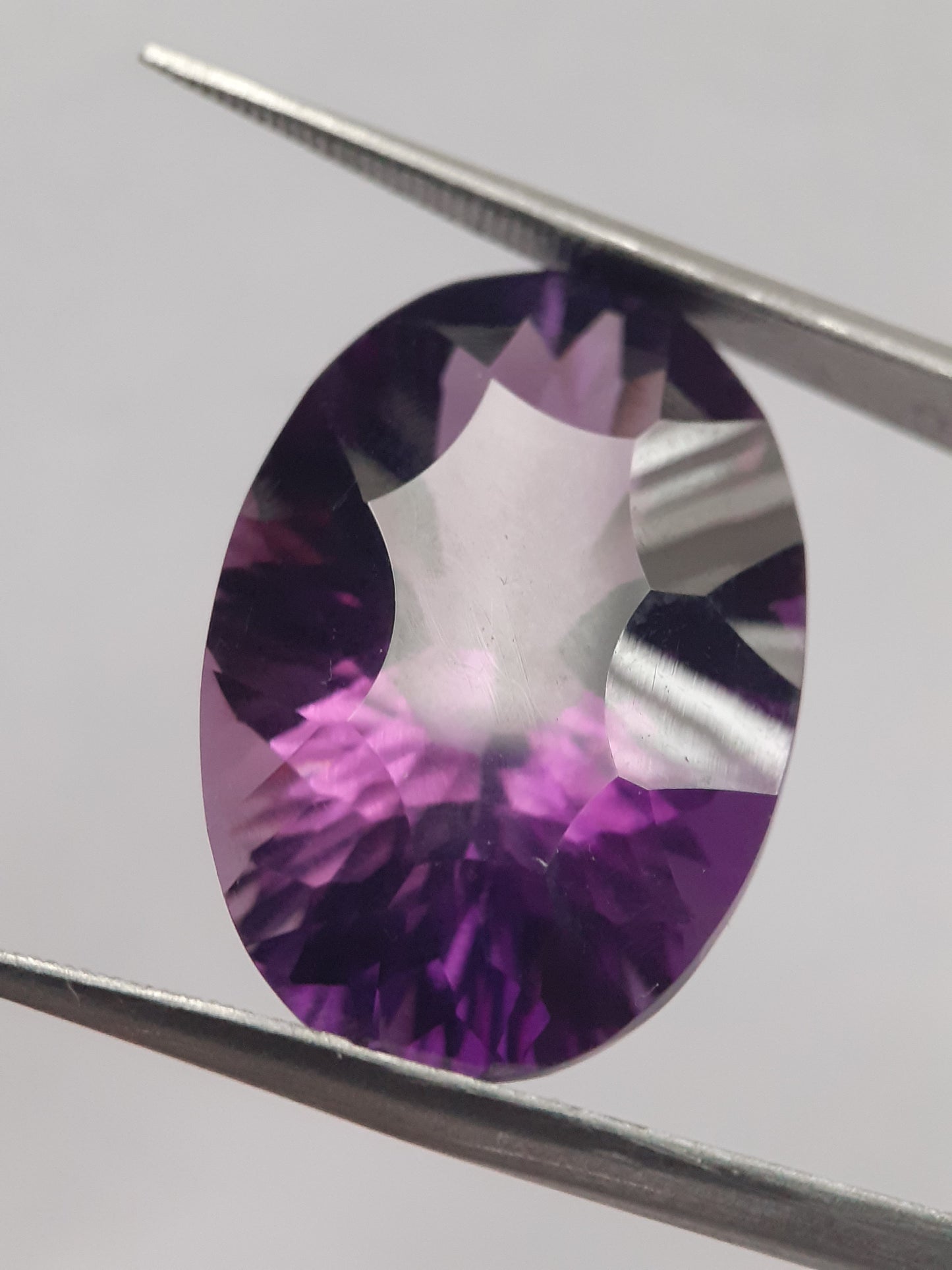 Natural medium purple Amethyst - 19.097 ct - oval - unheated