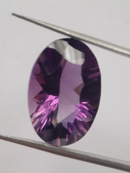 Natural medium purple Amethyst - 19.097 ct - oval - unheated