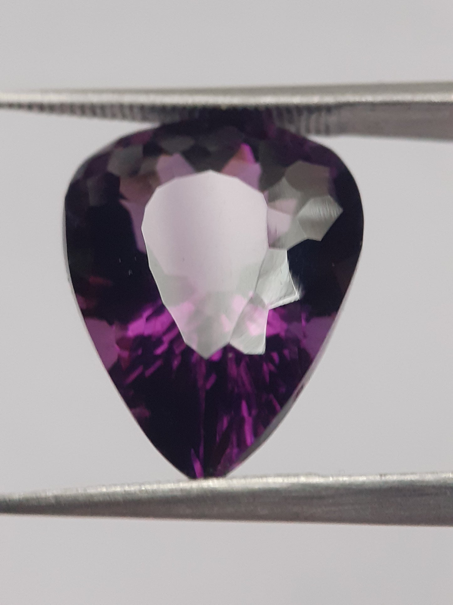 Natural deep purple Amethyst - 7.669 ct - Pear - very good color