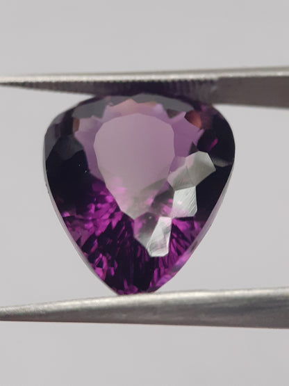 Natural deep purple Amethyst - 7.669 ct - Pear - very good color