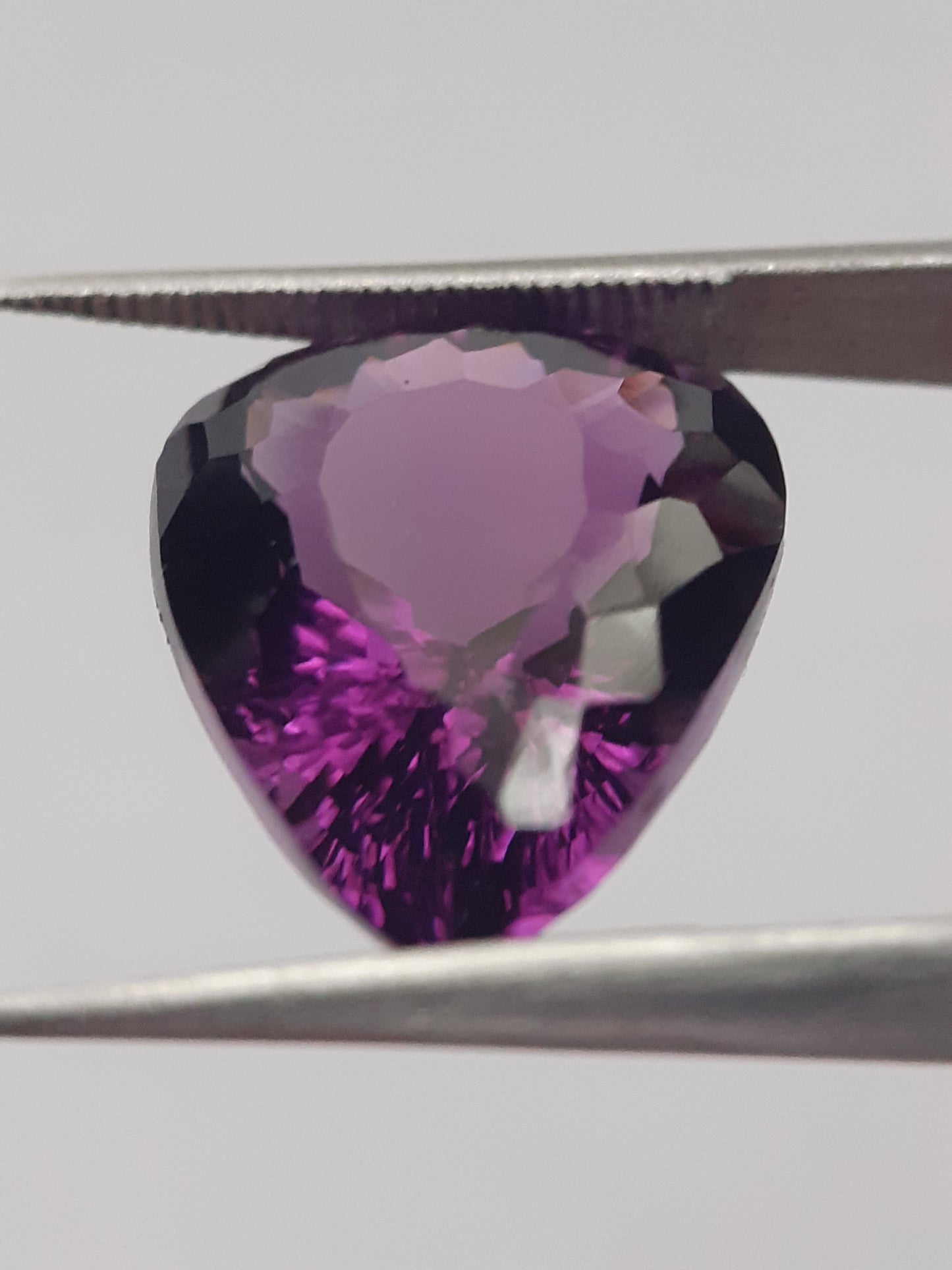 Natural deep purple Amethyst - 7.669 ct - Pear - very good color