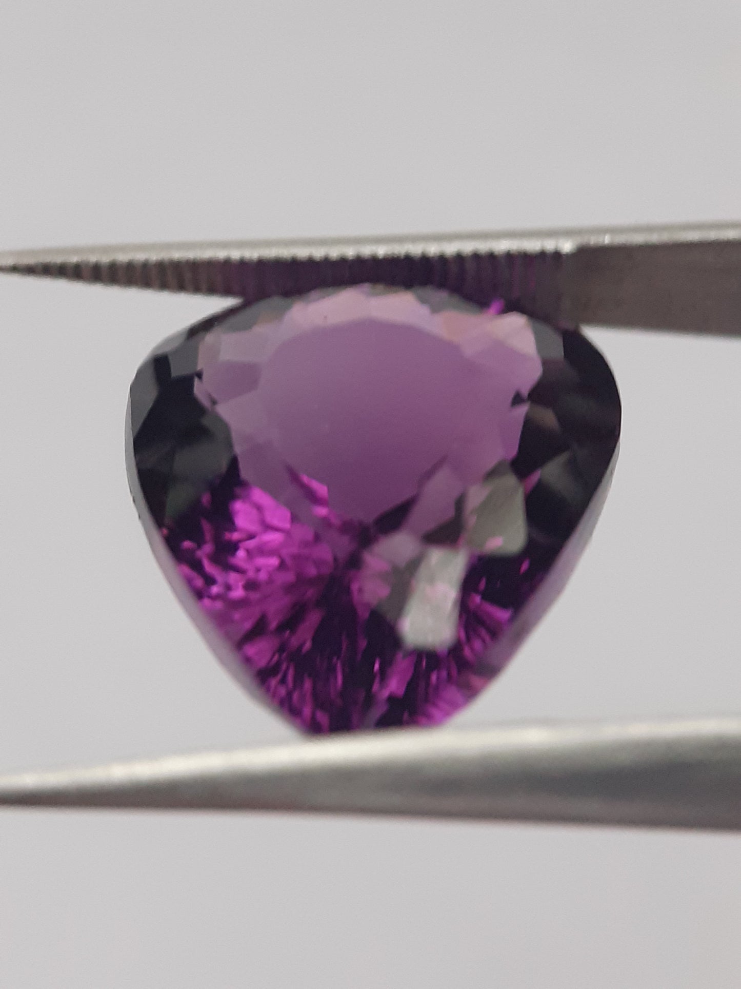 Natural deep purple Amethyst - 7.669 ct - Pear - very good color