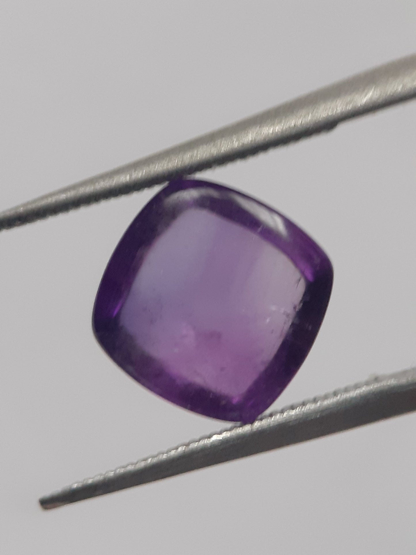 Natural purple Amethyst - 2.598 ct - cushion cabochon - 7.9 x 7.8 mm