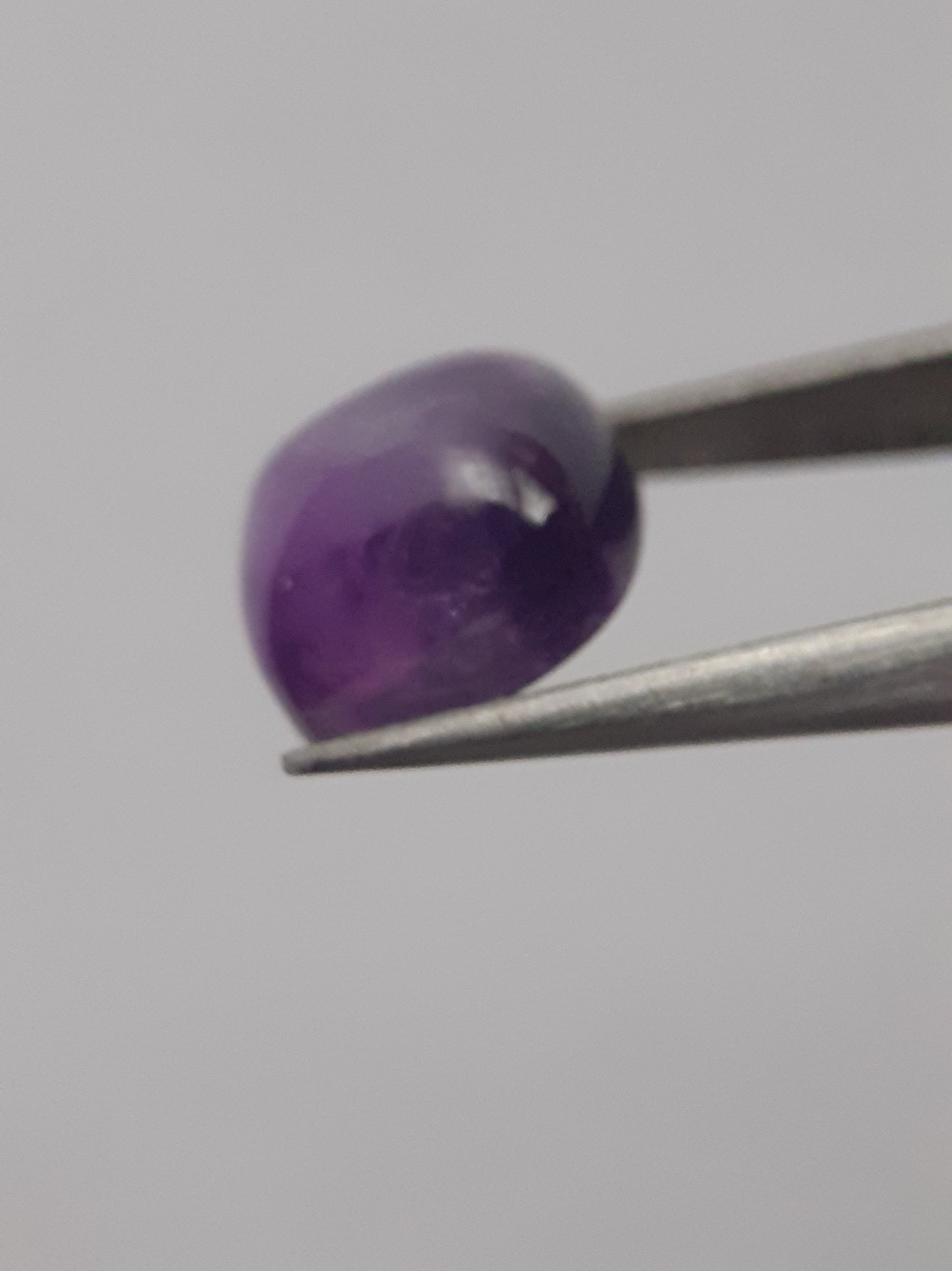 Natural purple Amethyst - 3.200 ct - cushion cabochon - 8 x 8 mm