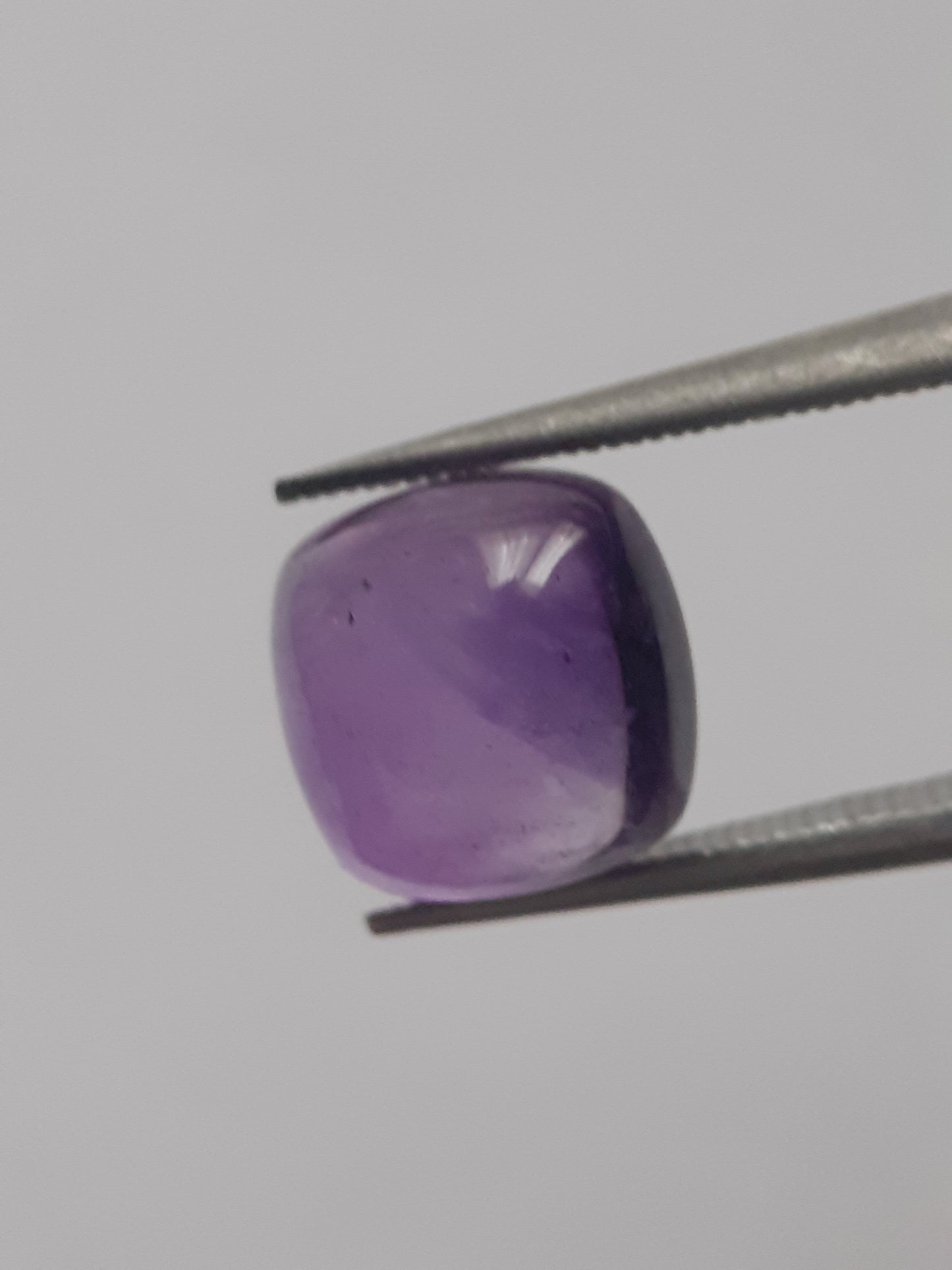 Natural purple Amethyst - 3.200 ct - cushion cabochon - 8 x 8 mm