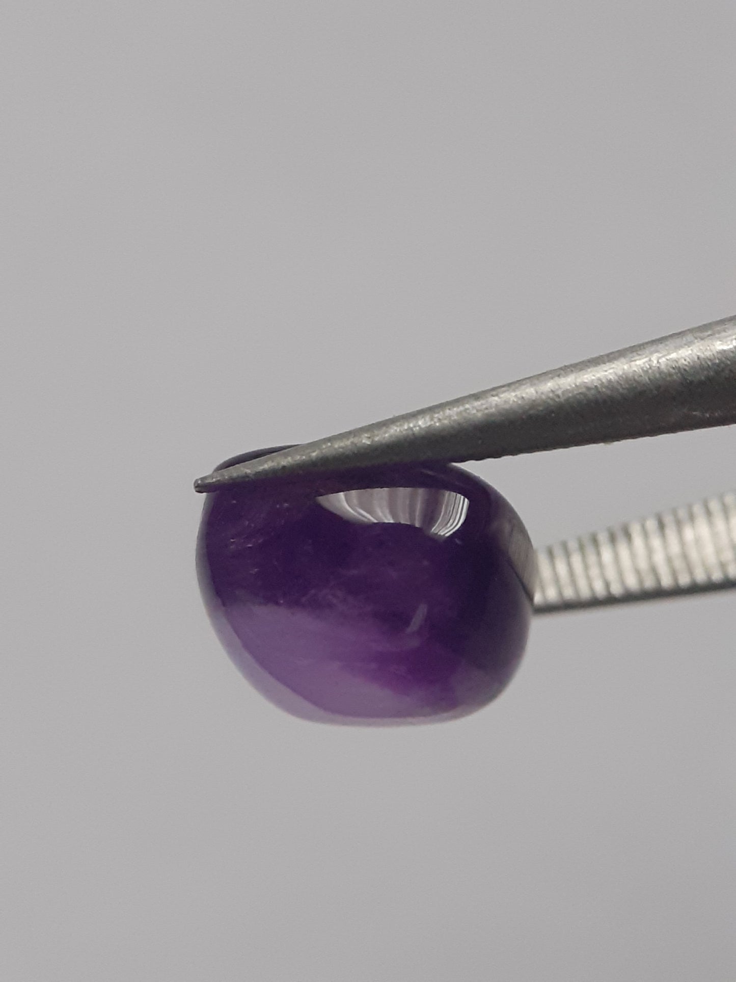 Natural purple Amethyst - 3.200 ct - cushion cabochon - 8 x 8 mm