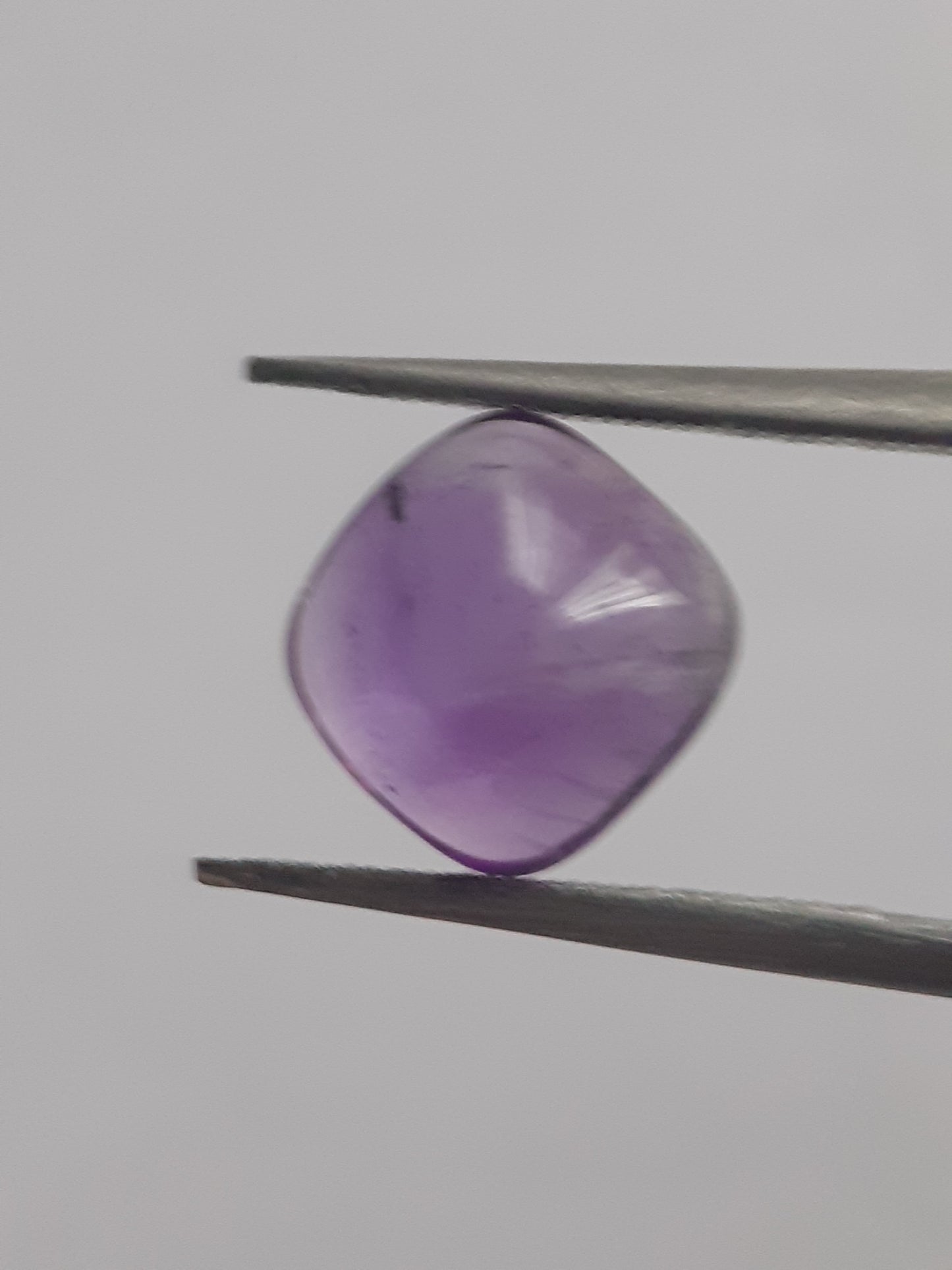 Natural purple Amethyst - 1.949 ct - cushion cabochon - 7.6 x 7.4 mm