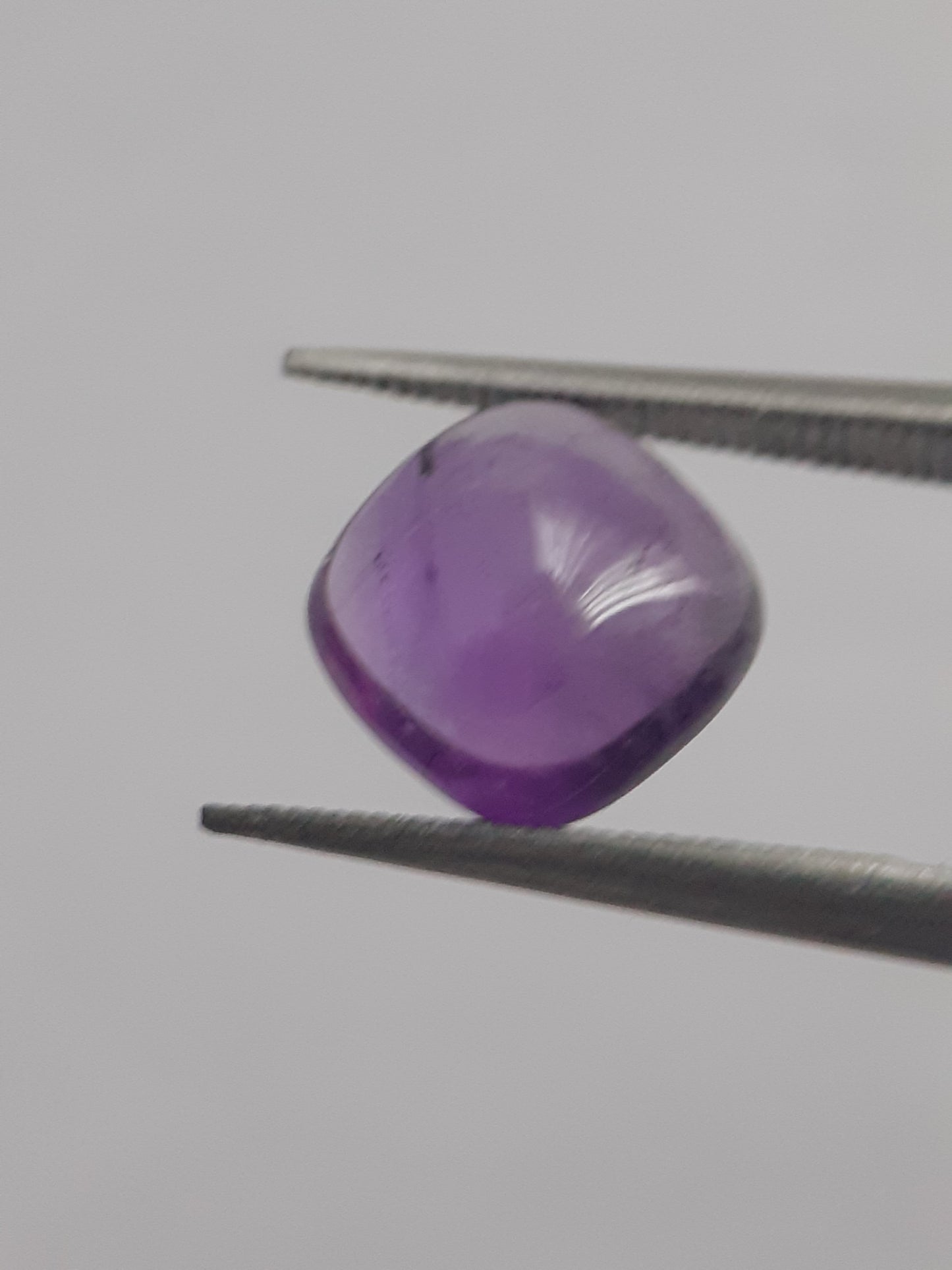 Natural purple Amethyst - 1.949 ct - cushion cabochon - 7.6 x 7.4 mm