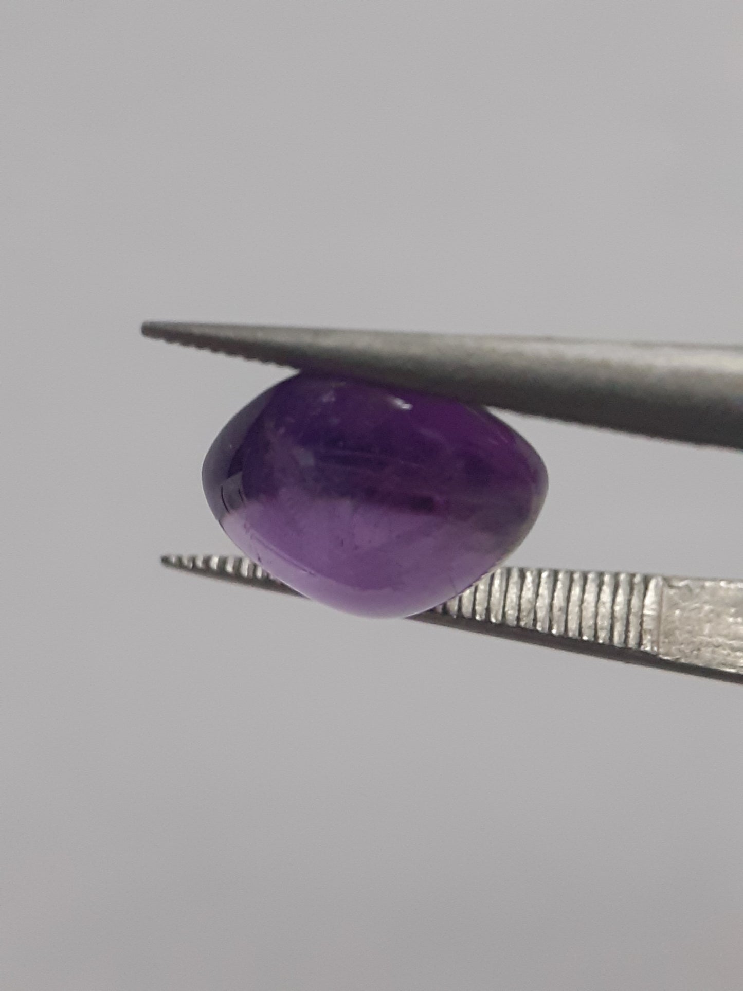 Natural purple Amethyst - 1.949 ct - cushion cabochon - 7.6 x 7.4 mm