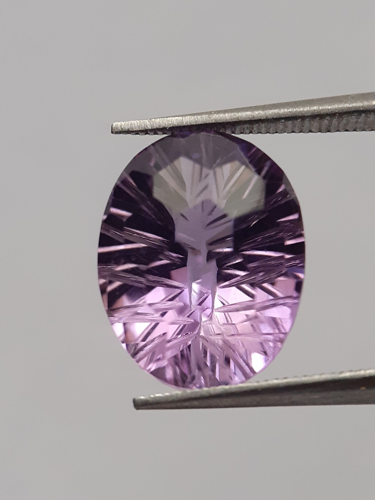 Natural violet purple Amethyst - 4.367 ct - oval - custom cut - excellent cut