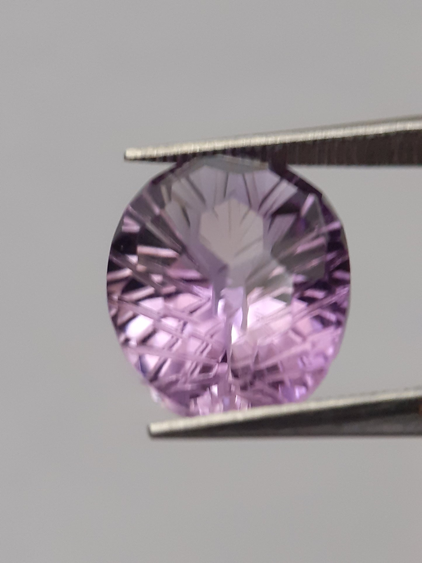 Natural violet purple Amethyst - 4.367 ct - oval - custom cut - excellent cut