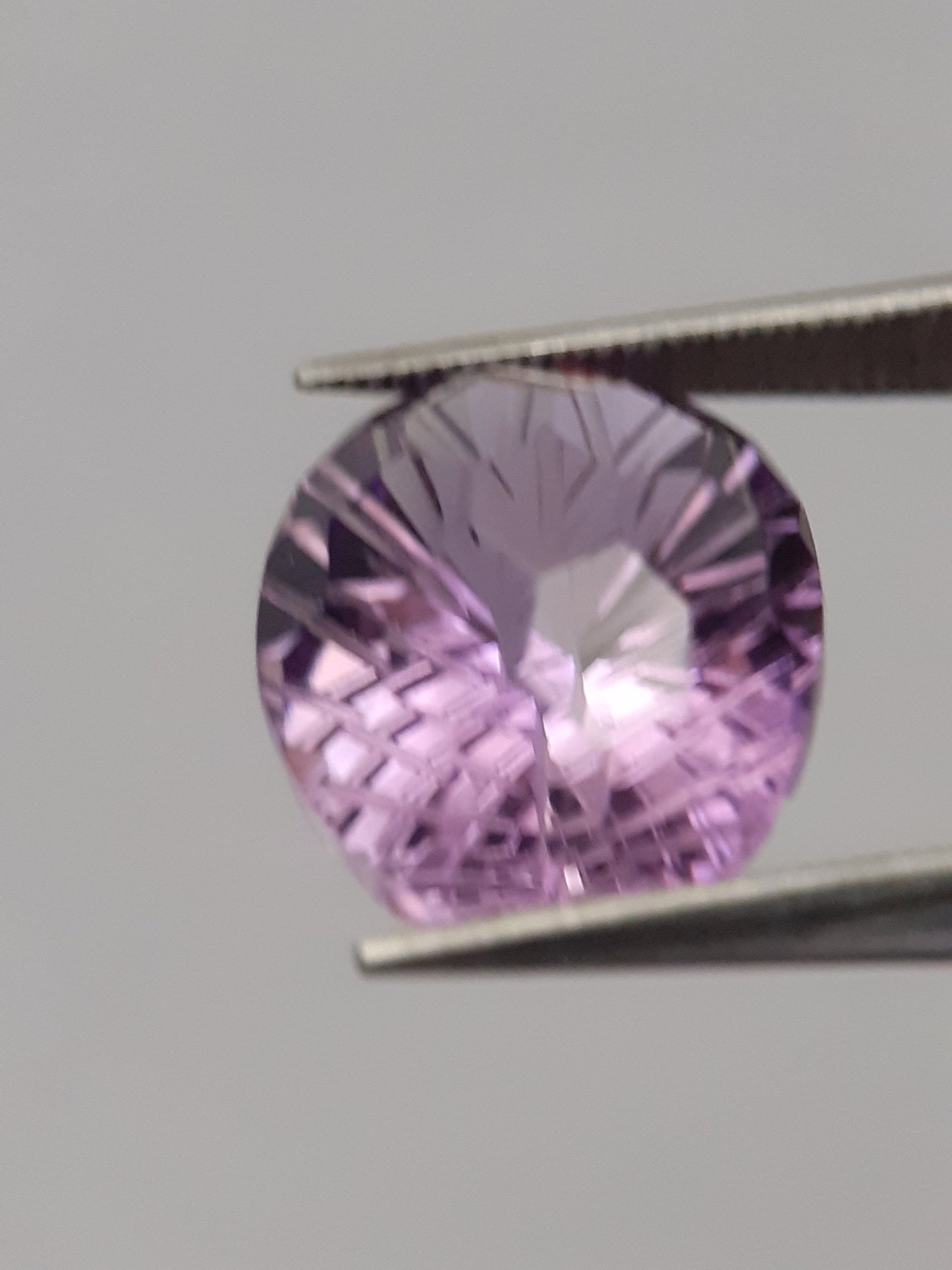 Natural violet purple Amethyst - 4.367 ct - oval - custom cut - excellent cut