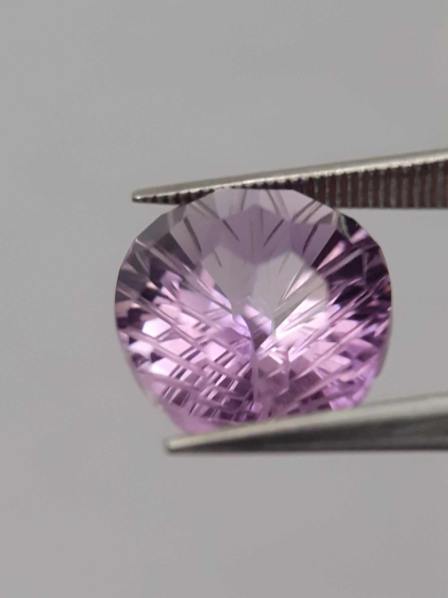 Natural violet purple Amethyst - 4.367 ct - oval - custom cut - excellent cut