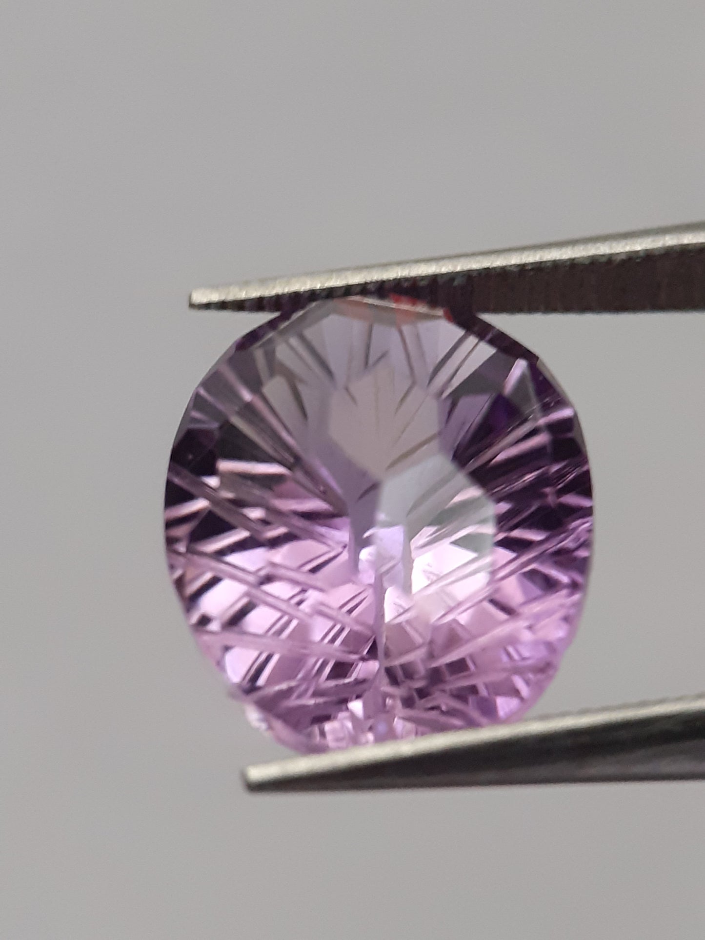 Natural violet purple Amethyst - 4.367 ct - oval - custom cut - excellent cut